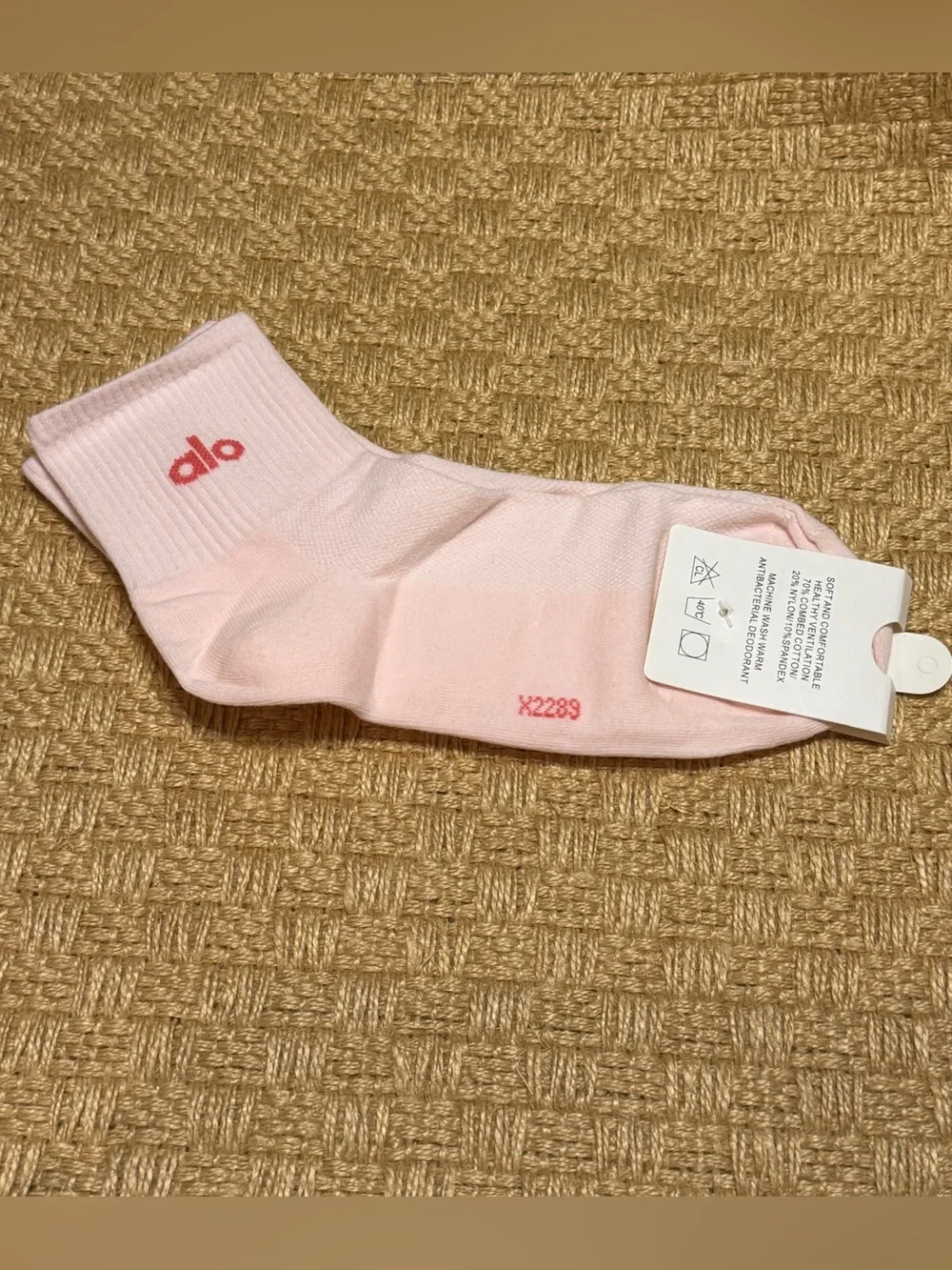 Alo Yoga Candy Heart Pink Quarter Crew Socks Unisex Size M NWT